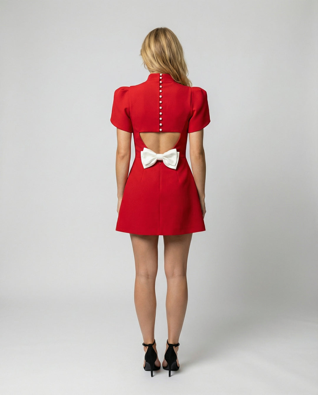 Charmantes Rückenfreies Minikleid