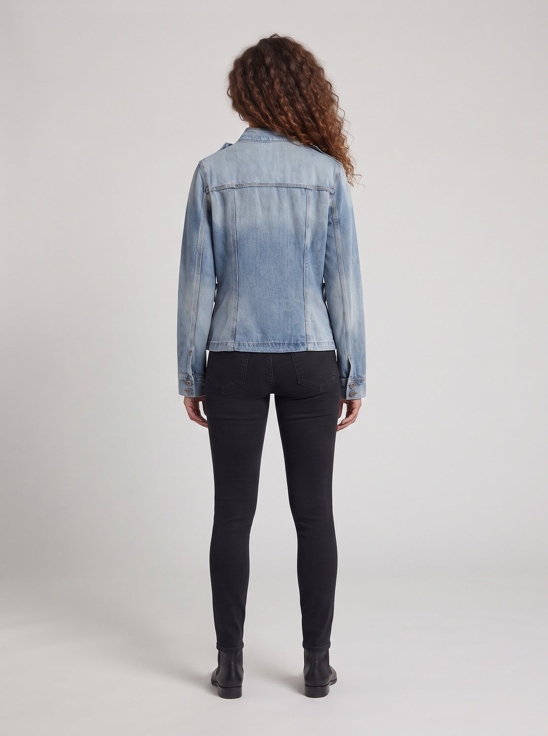 Damen Taillierte Utility-Jeansjacke mit Stehkragen und Pattentaschen Nord Taschen