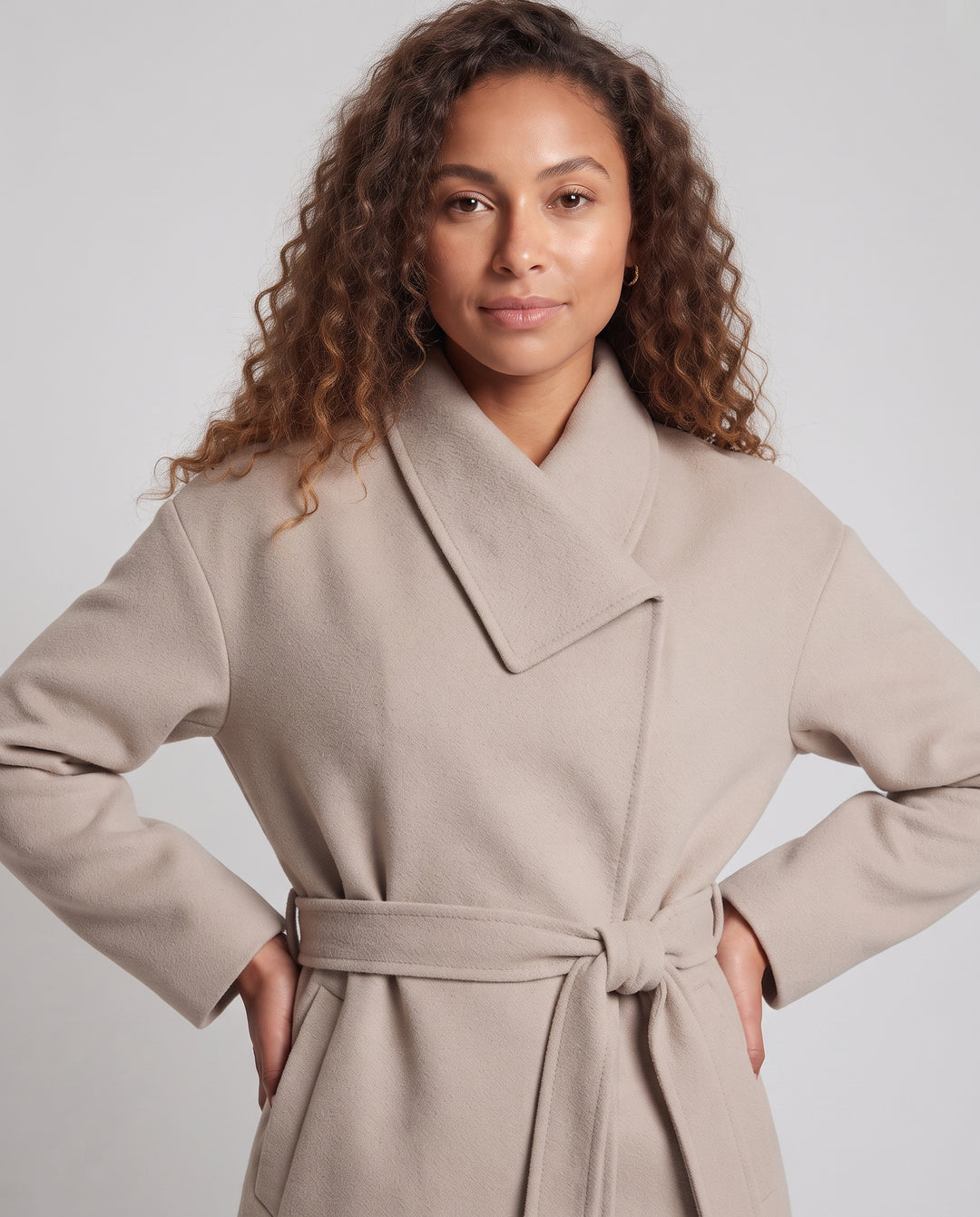Damen Midilanger Kaschierender Wrap‑Mantel aus Wollmix mit breitem Umlegekragen und Bindegürtel Nord Taschen