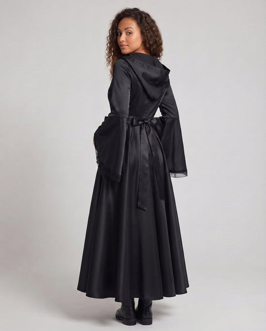 Damen Kapuzenkleid mit schwingendem Rock und Spitzenverzierungen Nord Taschen