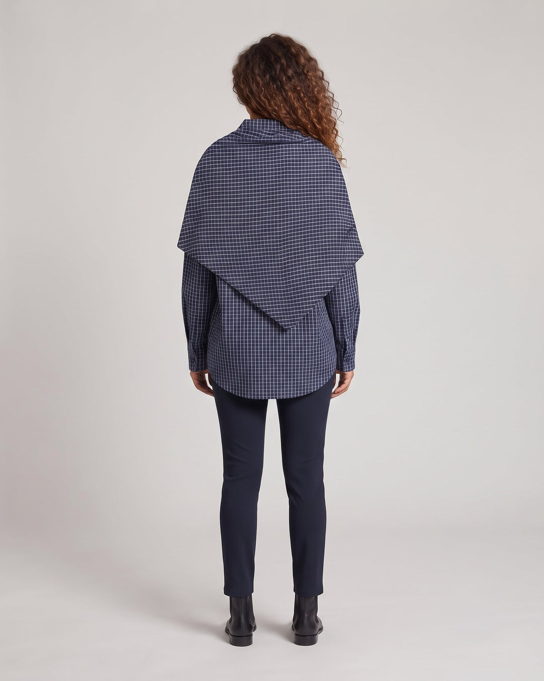 Damen Oversized Hemdbluse mit überlappendem Knotenstola und Karomuster Nord Taschen