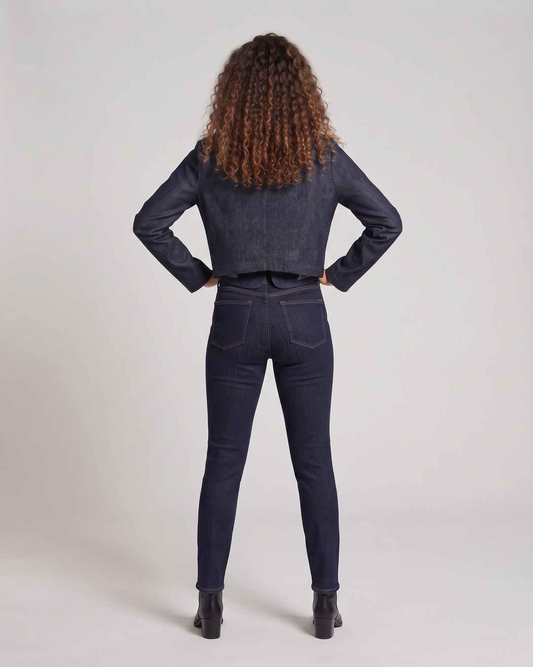 Damen Kurzjacke im Military‑Stil aus Denim mit dekorativer Zierknopfleiste Nord Taschen