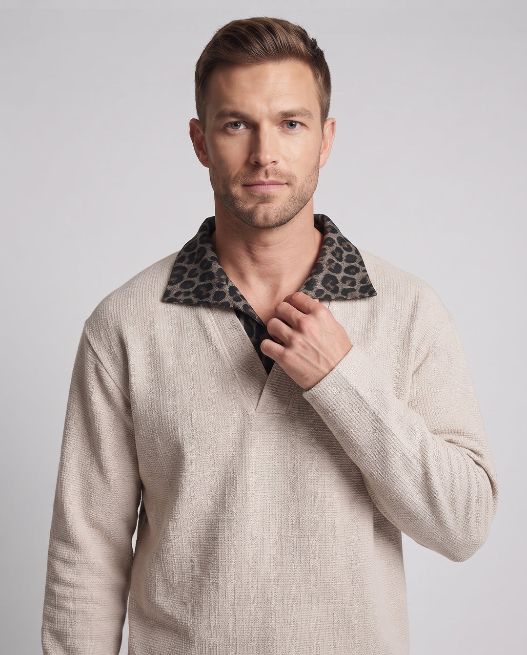 Herren Oversize-Feinstrickpullover mit tiefem V-Ausschnitt und Layering-Kragen Nord Taschen