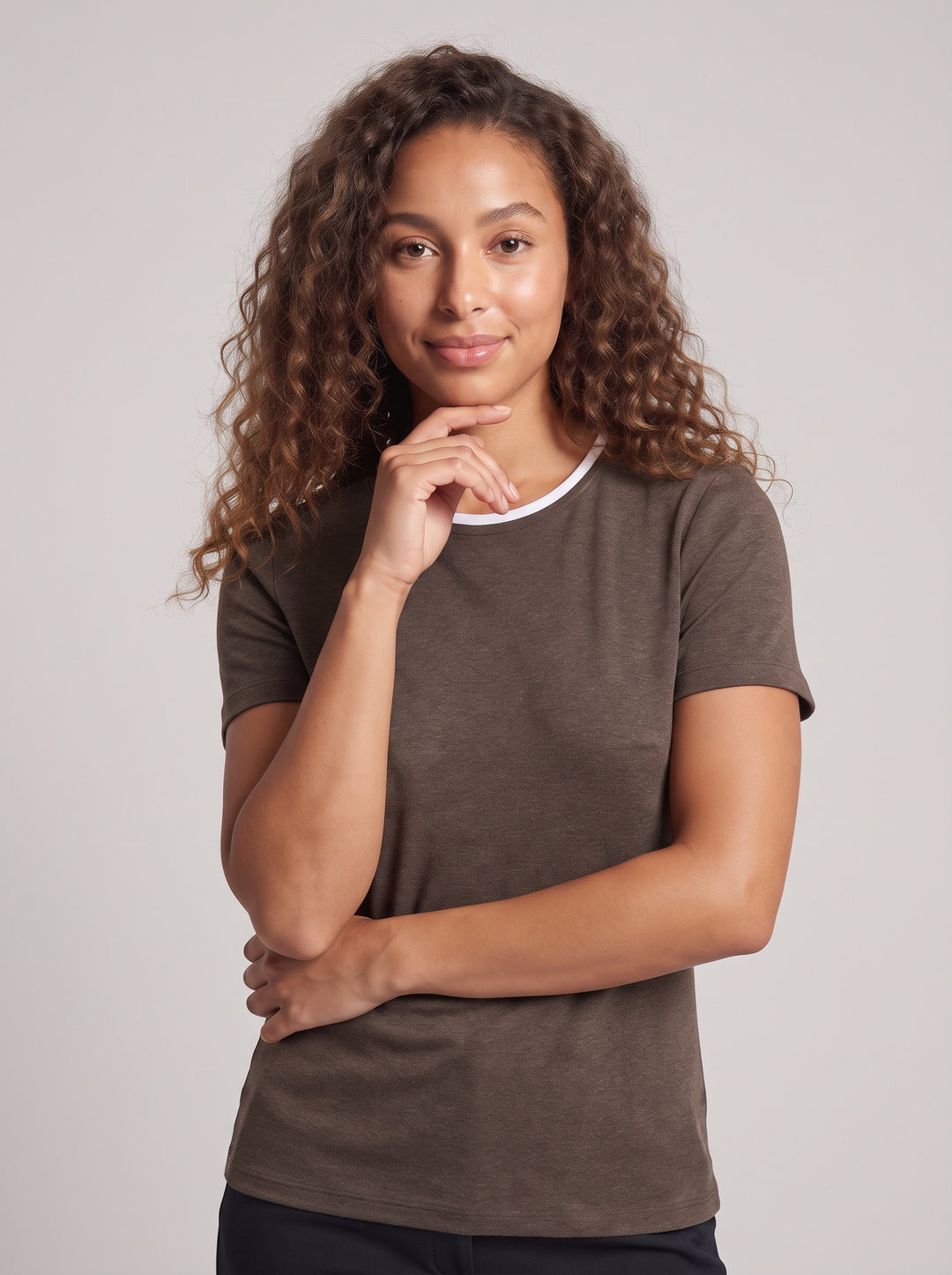 Damen Kurzarm-Rippjersey-Shirt mit Rundhalsausschnitt und leichter Oversize-Passform Nord Taschen