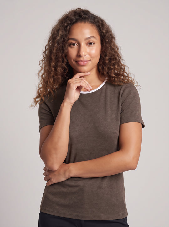 Damen Kurzarm-Rippjersey-Shirt mit Rundhalsausschnitt und leichter Oversize-Passform Nord Taschen