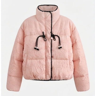 Damen kurze gesteppte Pufferjacke mit hohem Stehkragen, strukturierter Optik und dekorativen Kordeln