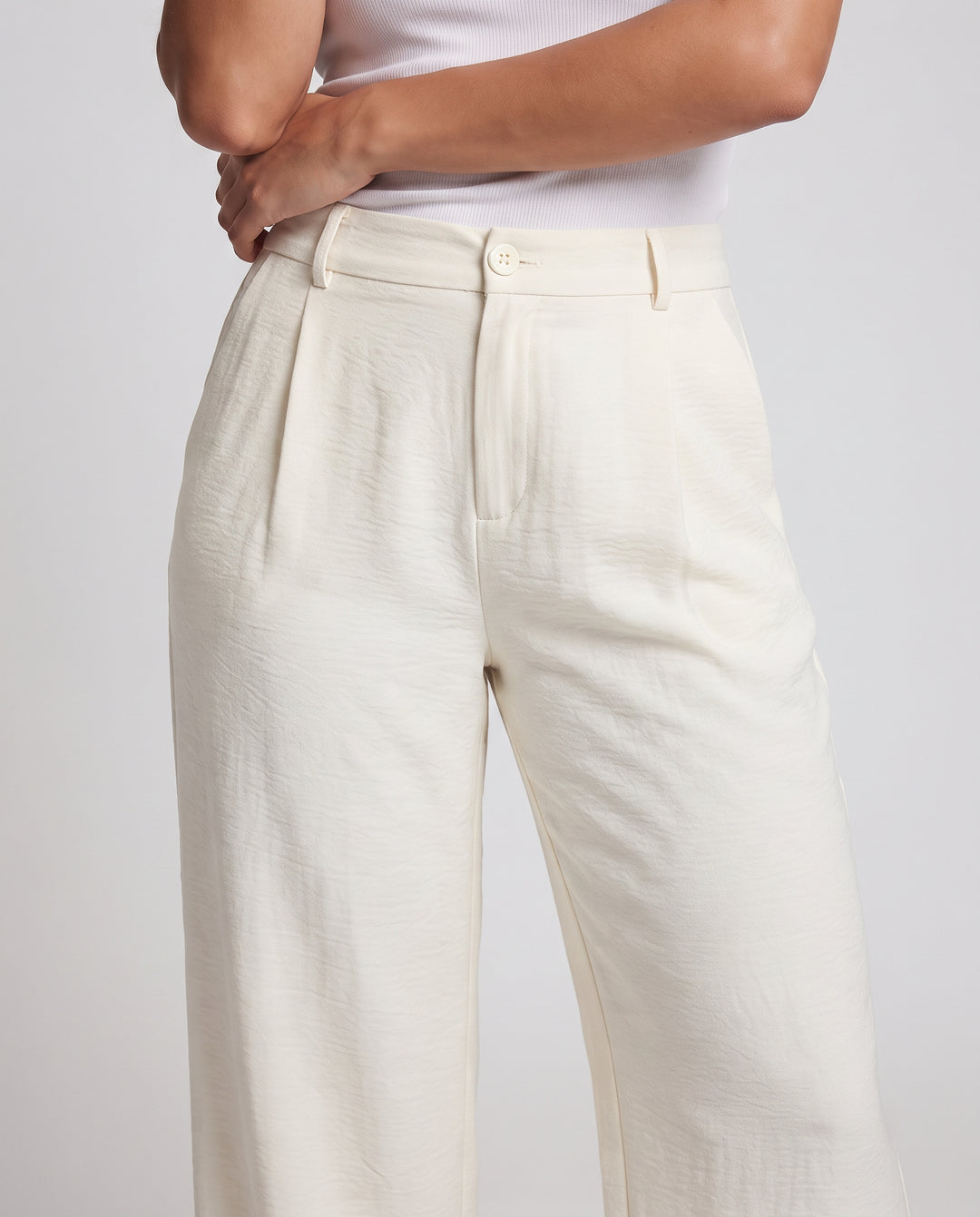Damen Weite hochgeschnittene Hose mit Bundfalten und geradem Bein Nord Taschen