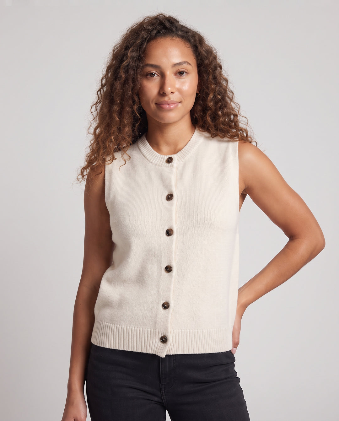 Damen Ärmellose Strickweste mit Knopfleiste und geripptem Saum Nord Taschen