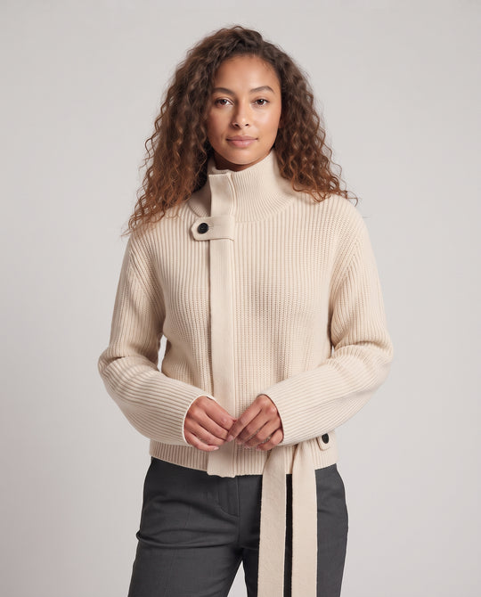 Damen Kurz geschnittener Taillierter Rippstrick-Cardigan mit Stehkragen und Bindegürtel Nord Taschen