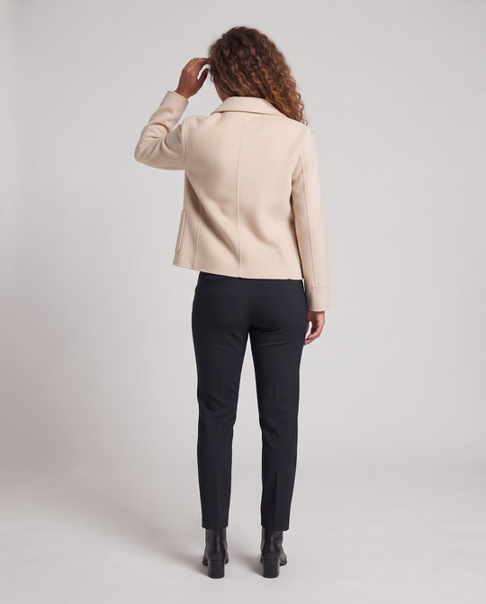 Damen Kurze Boxy‑Wollmix‑Jacke mit Hemdkragen und markanten Knöpfen Nord Taschen