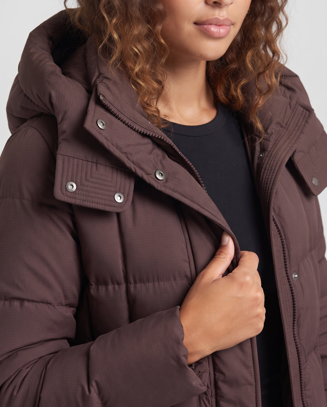 Damen gesteppter Longmantel mit Kapuze, Taillenzug und wattierter Isolierung Nord Taschen