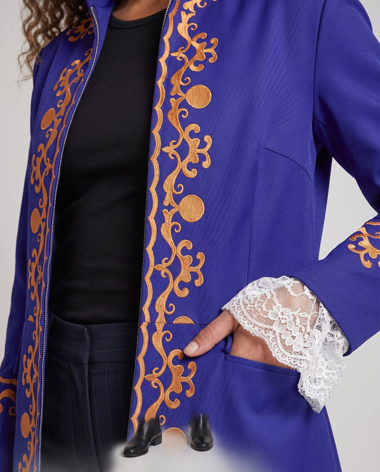 Damen Hochwertiger Kostüm-Mantel mit elegantem Saum und goldenen Verzierungen Nord Taschen
