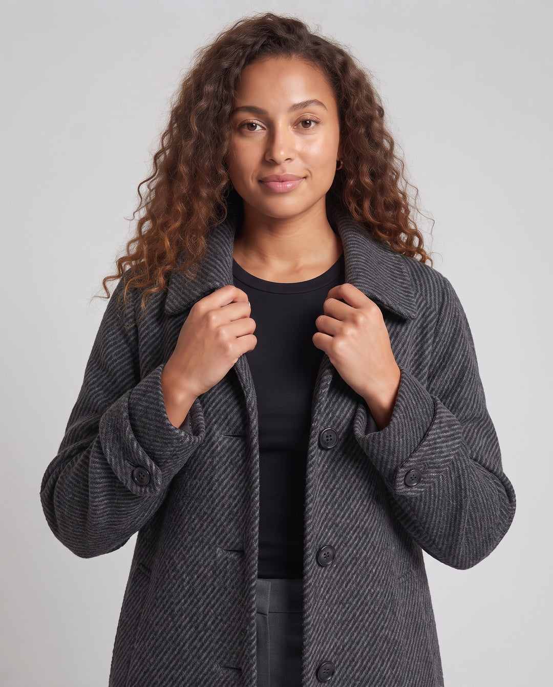 Damen langer Bouclé-Mantel mit geradem Schnitt und Hemdkragen Nord Taschen