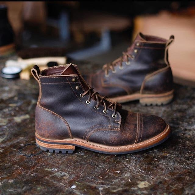 Stiefeletten - Lederlook mit Schnürung und Metallkappe