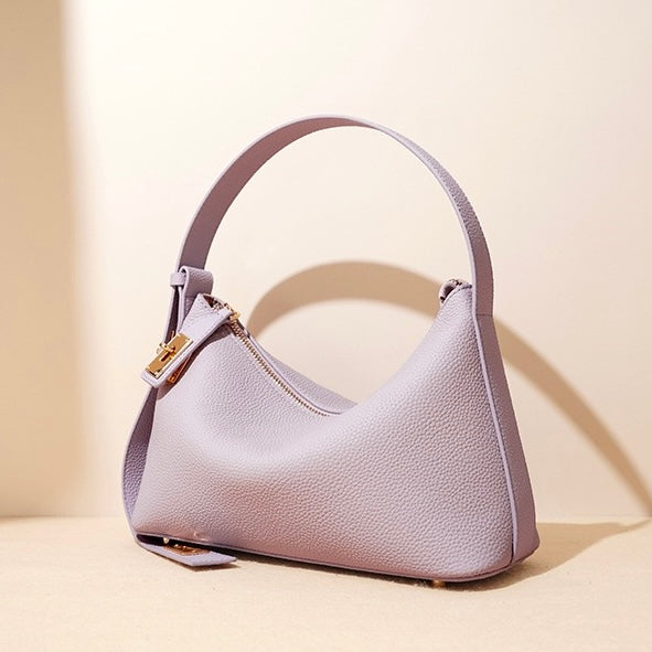 Nord Taschen | Genarbte Schultertasche mit goldfarbenem Schlossanhänger