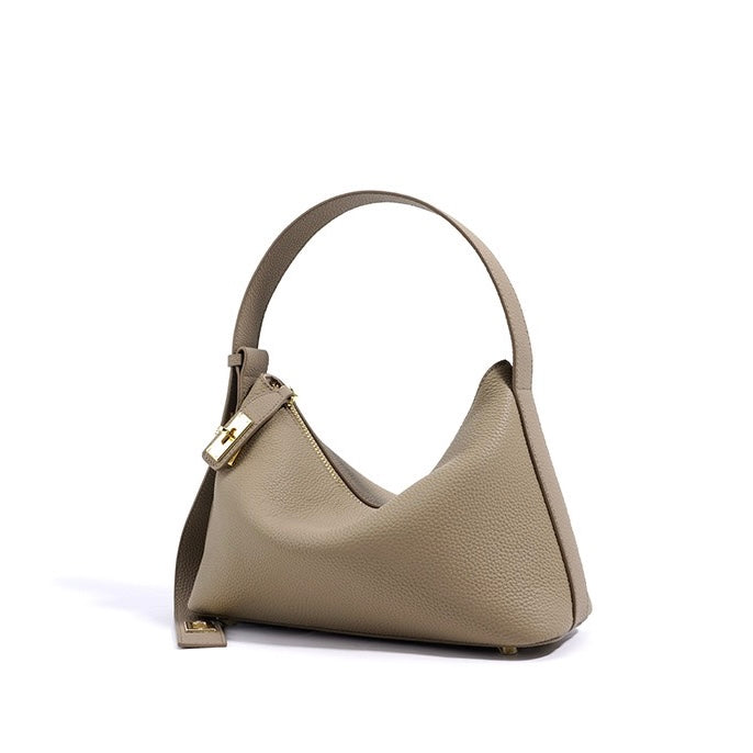 Nord Taschen | Genarbte Schultertasche mit goldfarbenem Schlossanhänger