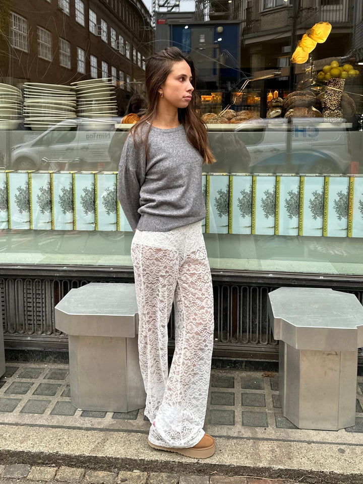 Elegante Damenhose mit Spitze und Weitem Bein