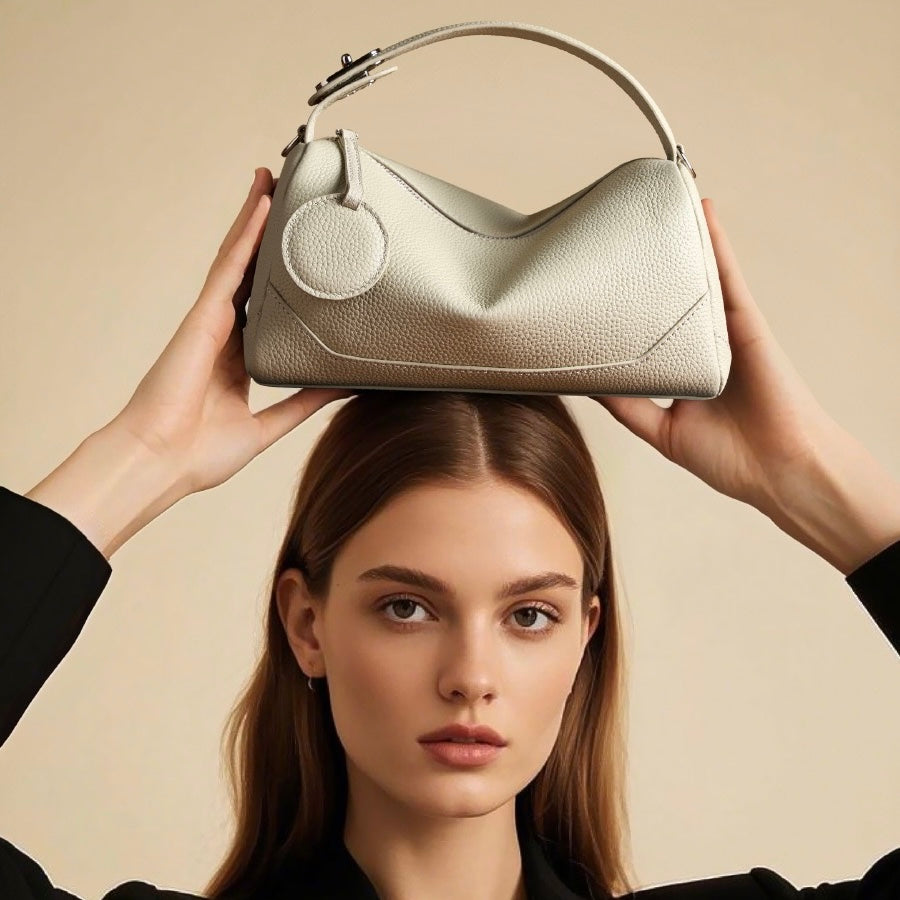 Nord Taschen | Genarbte Schultertasche mit Umhängegurt