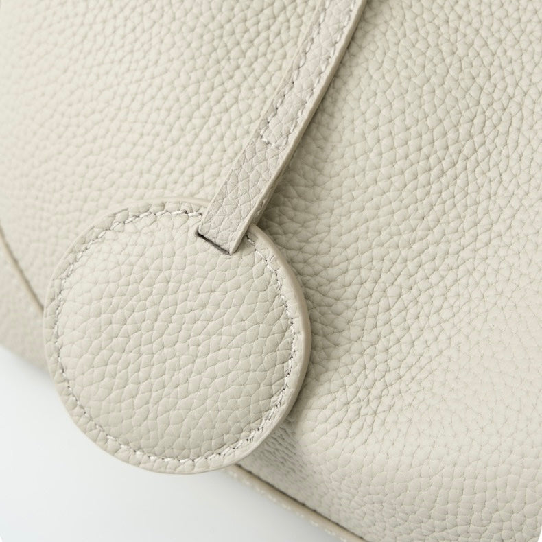 Nord Taschen | Genarbte Schultertasche mit Umhängegurt