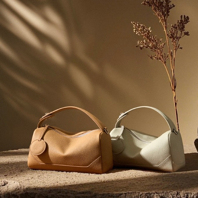 Nord Taschen | Genarbte Schultertasche mit Umhängegurt