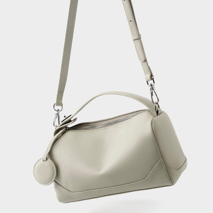 Nord Taschen | Genarbte Schultertasche mit Umhängegurt
