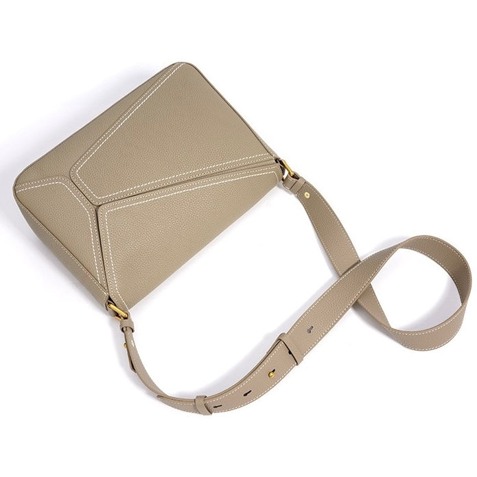 Nord Taschen | Damen Leder Schultertasche mit geometrischem, gepaneltem Klappdetail