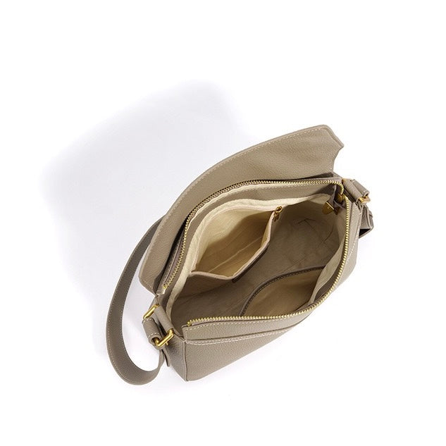 Nord Taschen | Damen Leder Schultertasche mit geometrischem, gepaneltem Klappdetail