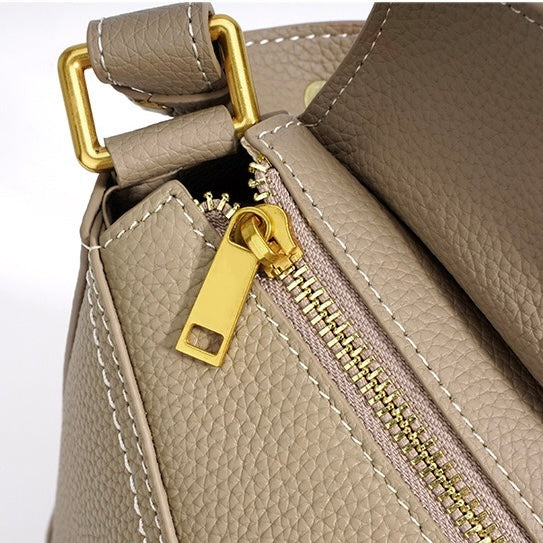 Nord Taschen | Damen Leder Schultertasche mit geometrischem, gepaneltem Klappdetail