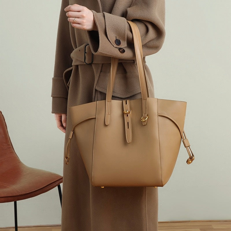Nord Taschen | Damen Leder Tote Bag mit vintage Schloss Schnallen Detail