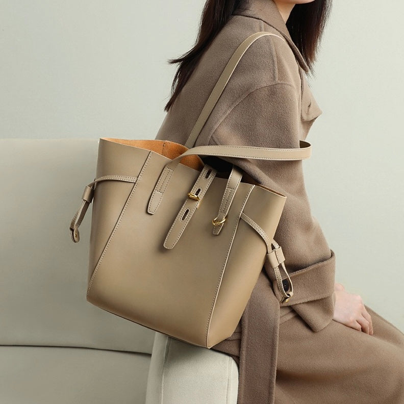 Nord Taschen | Damen Leder Tote Bag mit vintage Schloss Schnallen Detail