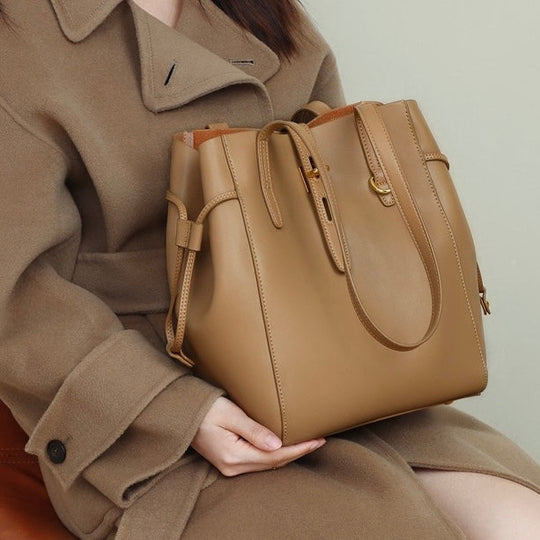 Nord Taschen | Damen Leder Tote Bag mit vintage Schloss Schnallen Detail