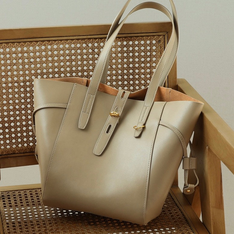 Nord Taschen | Damen Leder Tote Bag mit vintage Schloss Schnallen Detail