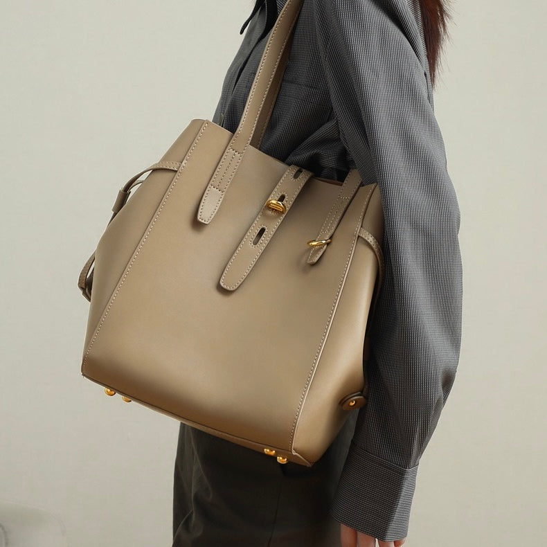 Nord Taschen | Damen Leder Tote Bag mit vintage Schloss Schnallen Detail