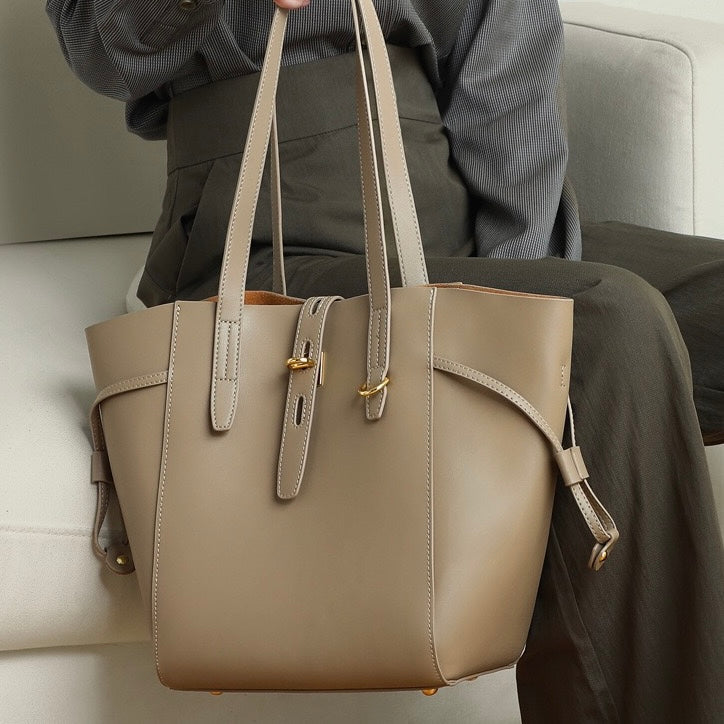 Nord Taschen | Damen Leder Tote Bag mit vintage Schloss Schnallen Detail