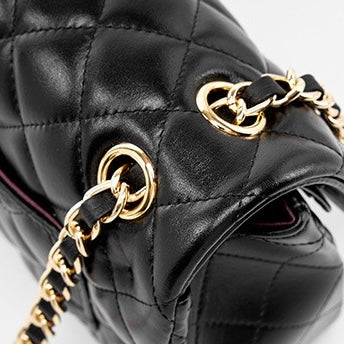 Nord Taschen | Gepolsterte Ketten-Crossbody-Tasche, klassische Schultertasche mit Drehverschluss