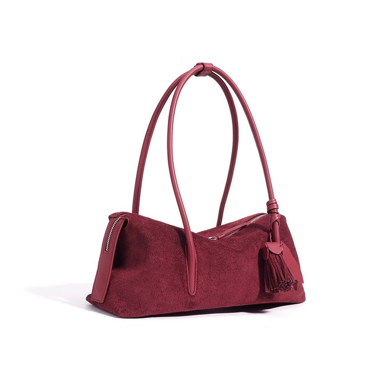 Nord Taschen | Damen Schultertasche mit Quaste und Blattanhänger Detail