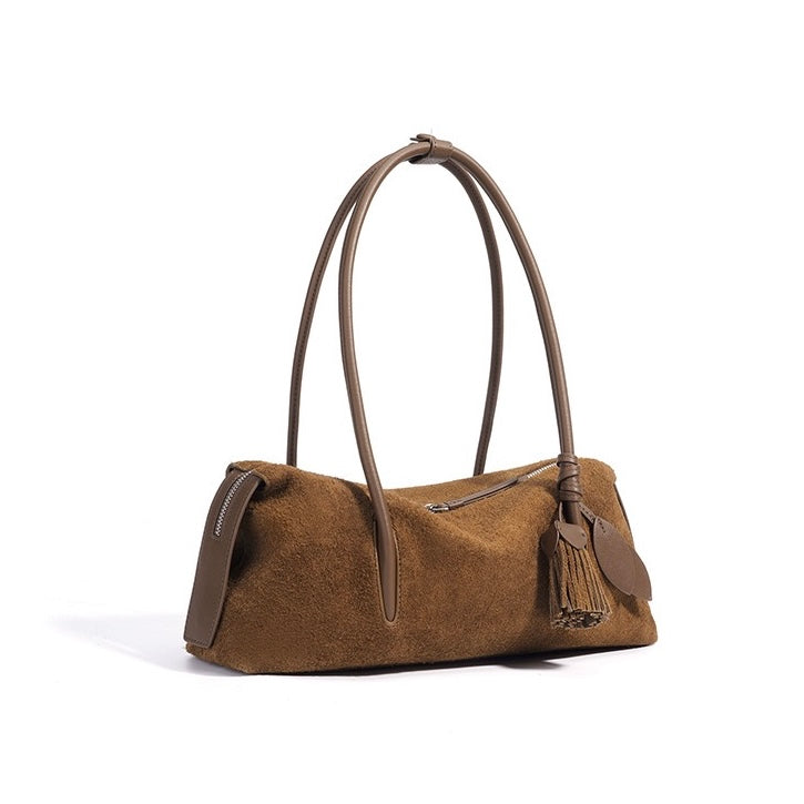Nord Taschen | Damen Schultertasche mit Quaste und Blattanhänger Detail