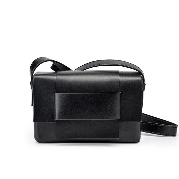 Nord Taschen | Unisex-Leder-Crossbody-Tasche mit strukturiertem Klappdeckel und Gürtelschlaufe Detail