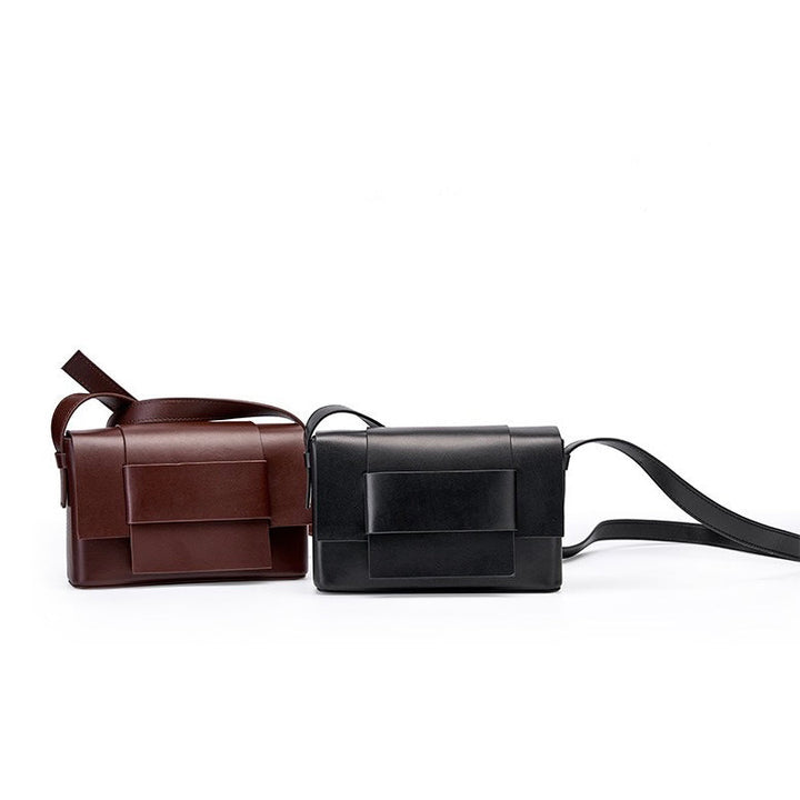 Nord Taschen | Unisex-Leder-Crossbody-Tasche mit strukturiertem Klappdeckel und Gürtelschlaufe Detail
