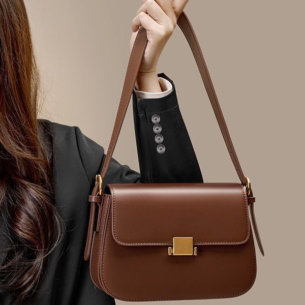 Nord Taschen | Strukturierte Schultertasche mit goldfarbener Schlossöffnung