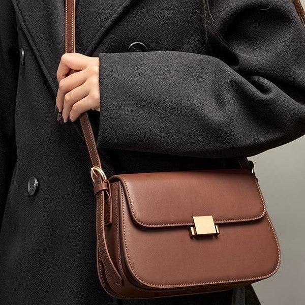 Nord Taschen | Strukturierte Schultertasche mit goldfarbener Schlossöffnung
