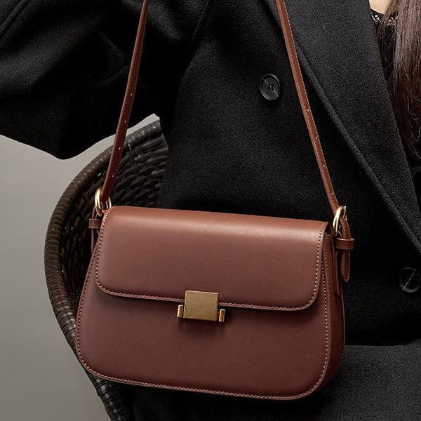 Nord Taschen | Strukturierte Schultertasche mit goldfarbener Schlossöffnung