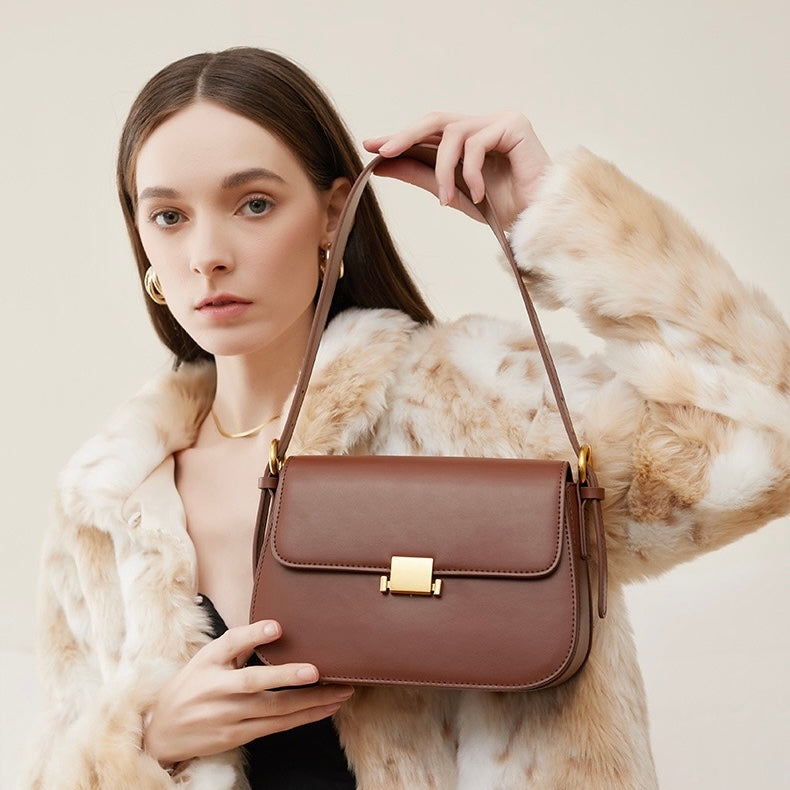Nord Taschen | Strukturierte Schultertasche mit goldfarbener Schlossöffnung