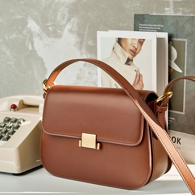 Nord Taschen | Strukturierte Schultertasche mit goldfarbener Schlossöffnung