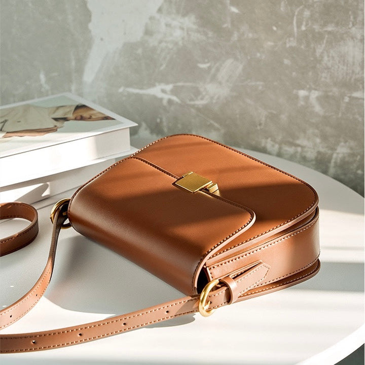 Nord Taschen | Strukturierte Schultertasche mit goldfarbener Schlossöffnung