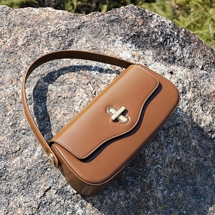 Nord Taschen | Schultertasche mit goldenem Drehverschluss und Crossbody-Tragegurt