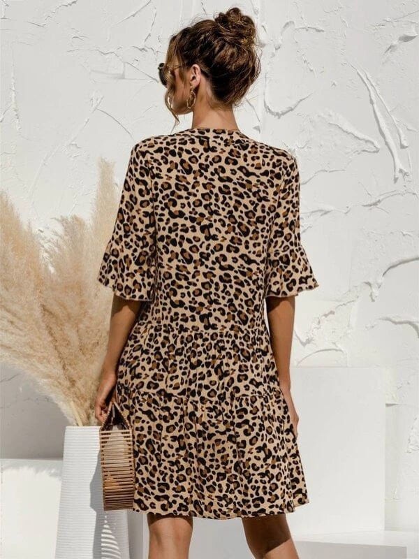 Stilvolle Damenkleid mit Druck