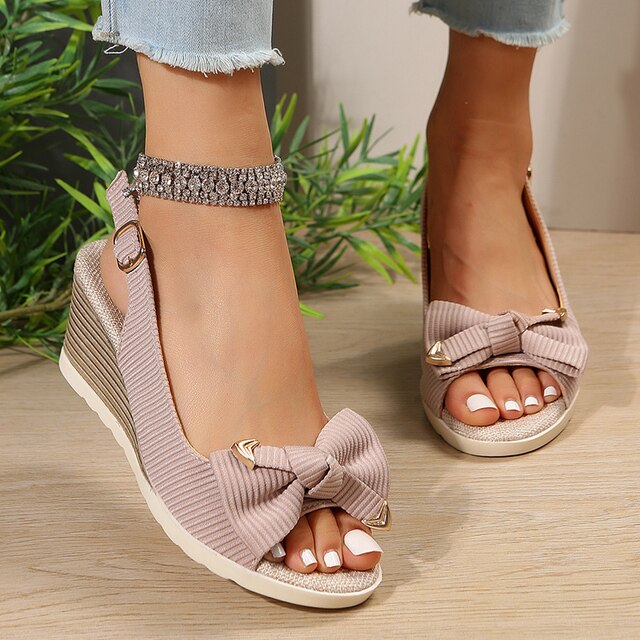 Orthopädische Sandalen mit Keilabsatz
