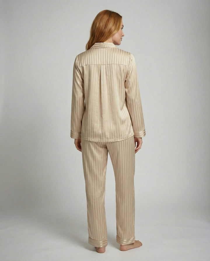 Stilvoller Seidenpyjama Damen