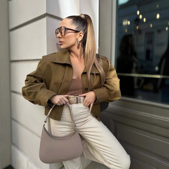 Damen Kurze Boxy‑Trenchjacke mit Faltenblende und Epauletten Nord Taschen